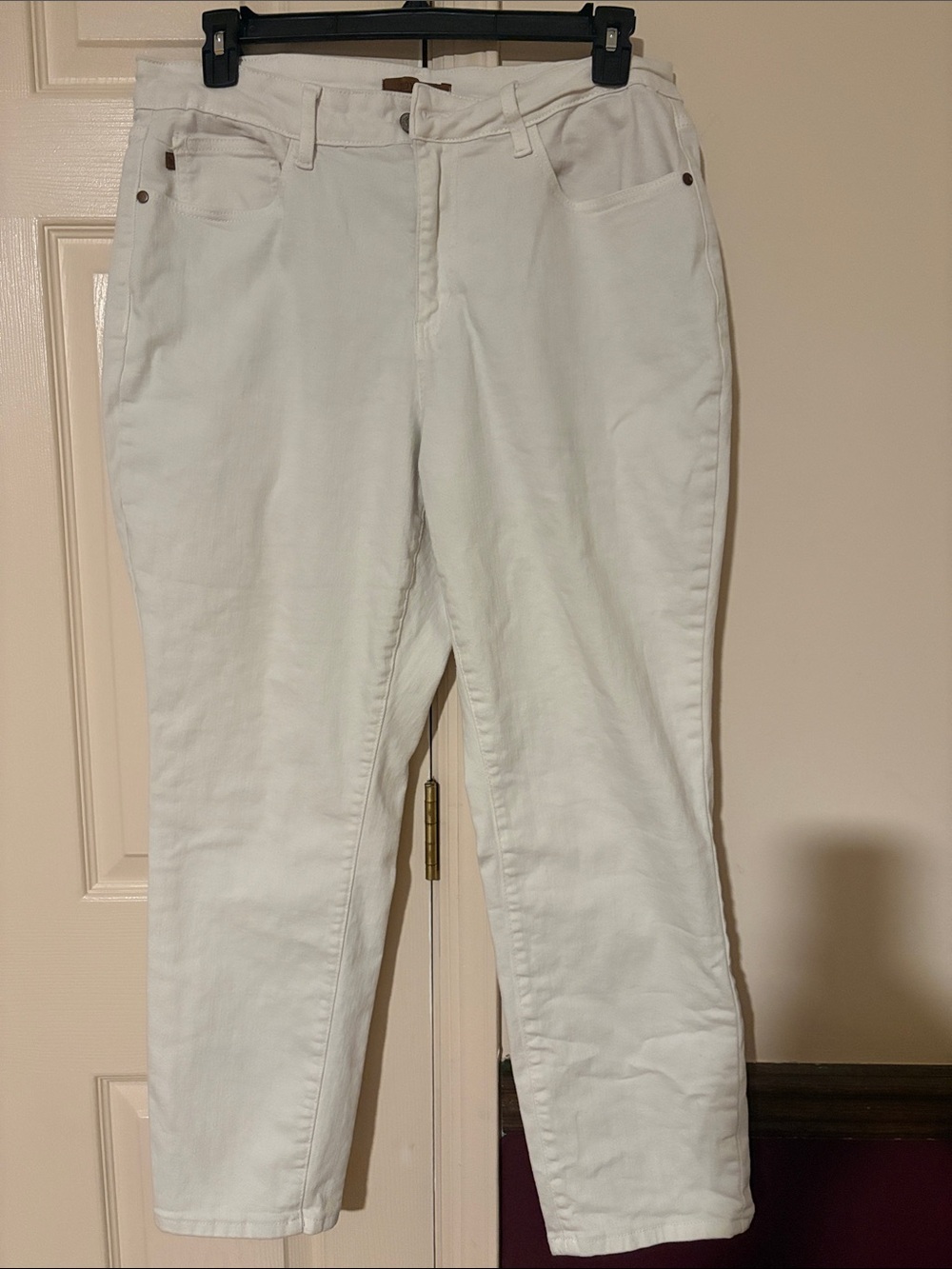 Classic Women's Judy Blue White Jeans - Clean Straight Fit